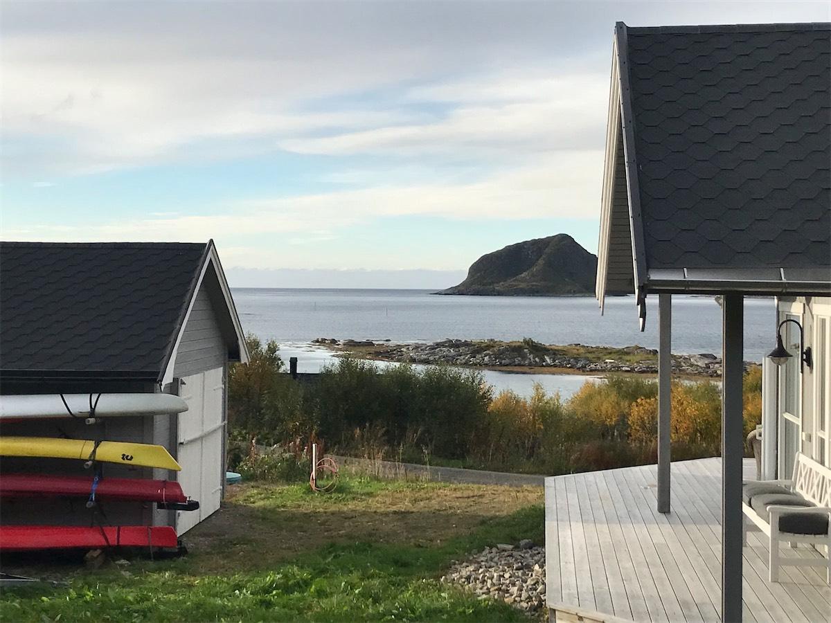 Kayaks next to the cabin